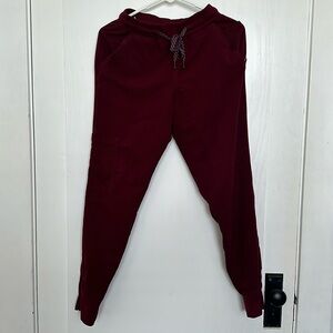 Jaanuu red wine color mid rise jogger scrub pants with 4 pockets!